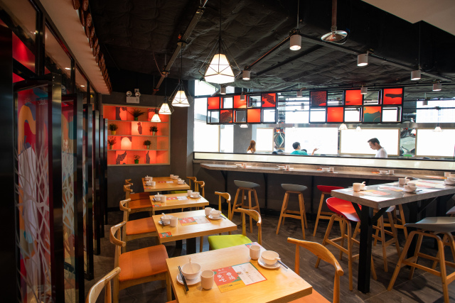 依然爱情服务生 视频主图