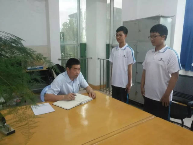 侵入者 视频缩略图