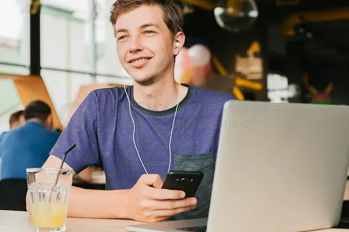 僵尸高校2 视频缩略图