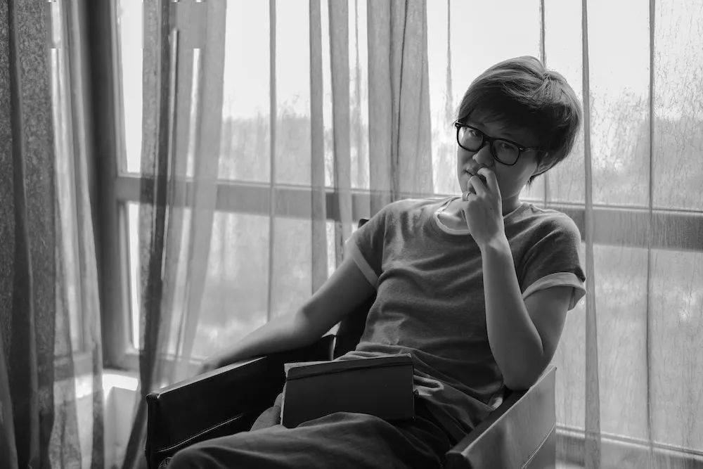 俏皮女学生 视频缩略图