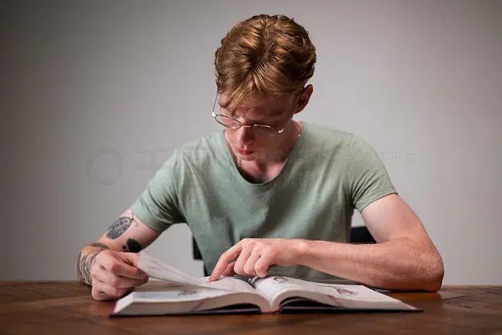 侦探克罗伊特 视频缩略图