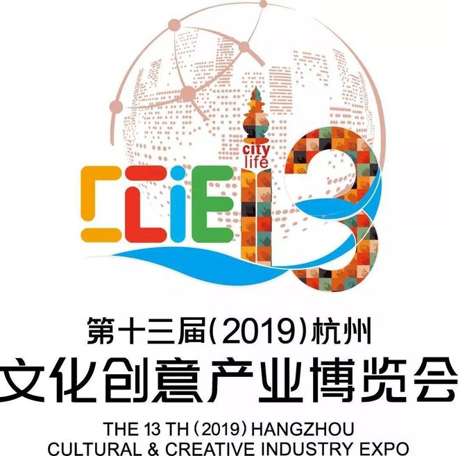 俏皮女学生 视频缩略图