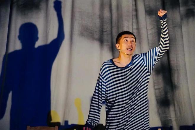 伊丽莎 施莱辛 不同的动物 视频缩略图