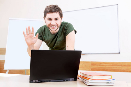 依兰爱情故事 视频缩略图