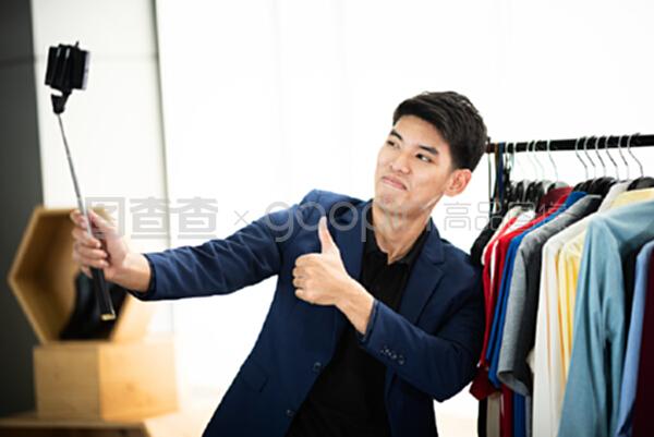 做个有钱人 视频海报