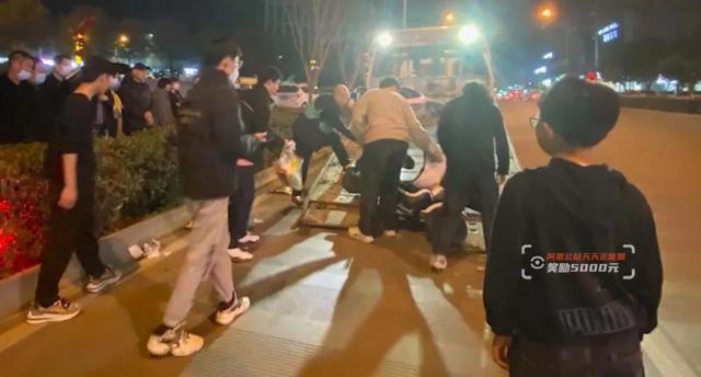 会痛的十七岁 视频海报