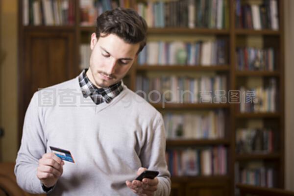 依然爱情服务生 视频缩略图