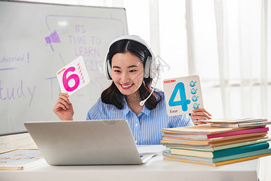 侏罗纪入侵 视频海报