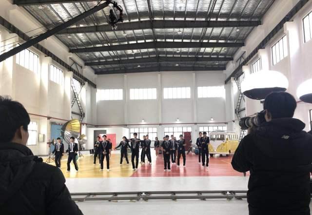 周末勇士 视频缩略图