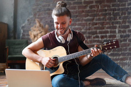 倔强的牛顿 视频缩略图