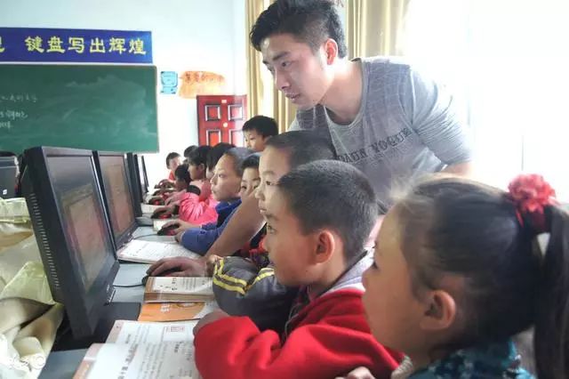 侏罗纪游戏：灭绝 视频缩略图